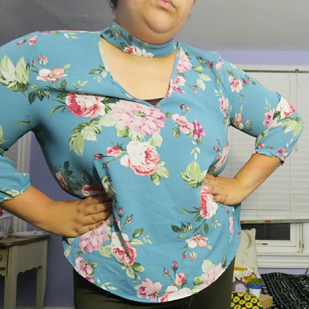 *WORN ONCE* Floral blouse with choker